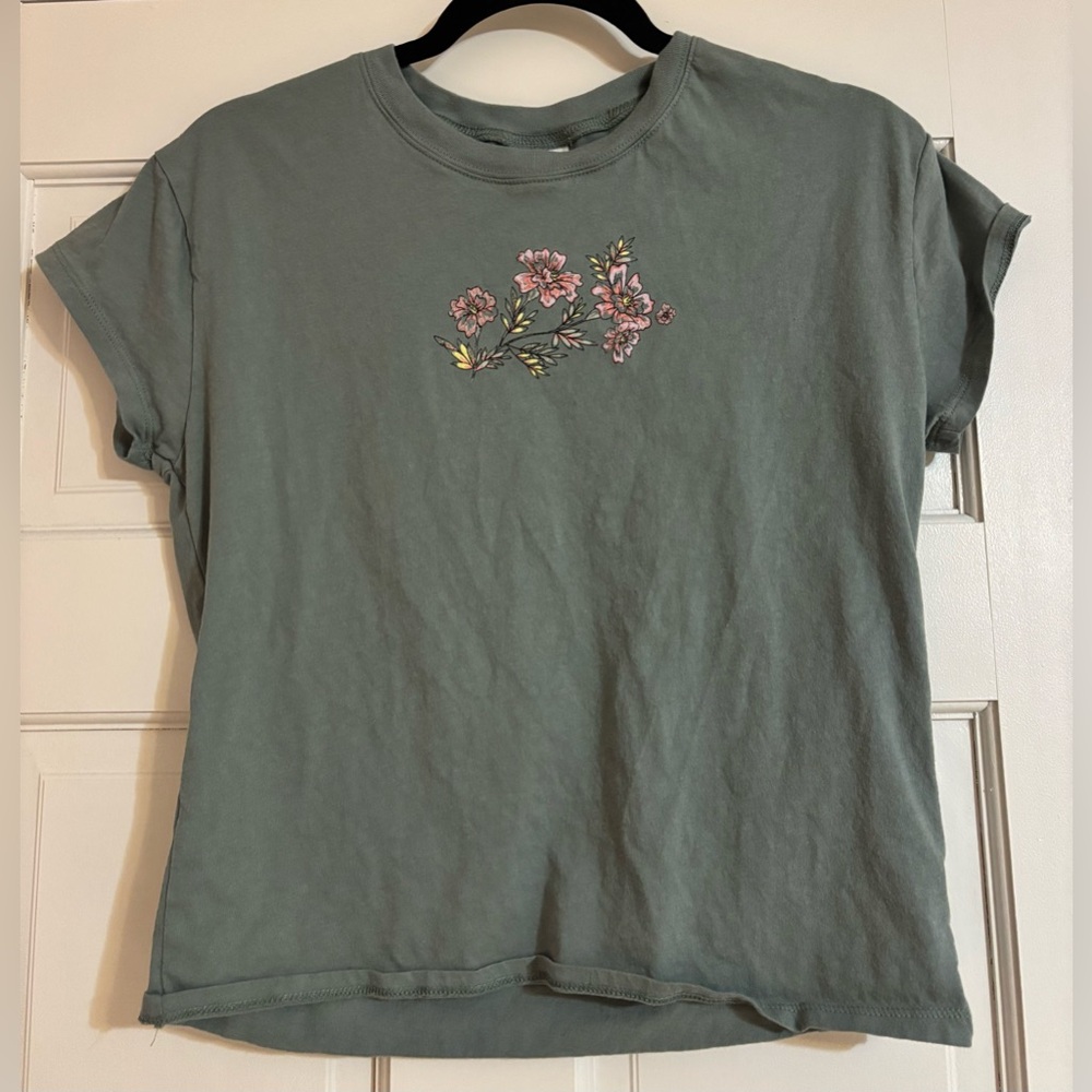 “Others follow” Floral Skull Short sleeve Tee Green Medium